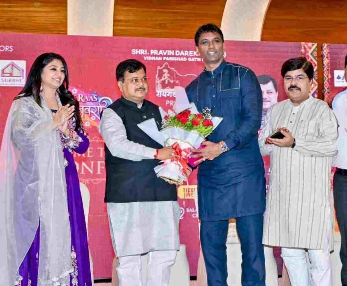 Singer Bhoomi Trivedi addressing the press conference for Rang Raas Navratri 2026 and her AI-powered music video launch in Borivali West, Mumbai.